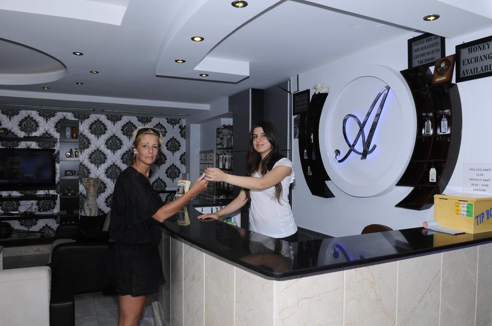 קוסדסי Altinbas Apart Hotel מראה חיצוני תמונה